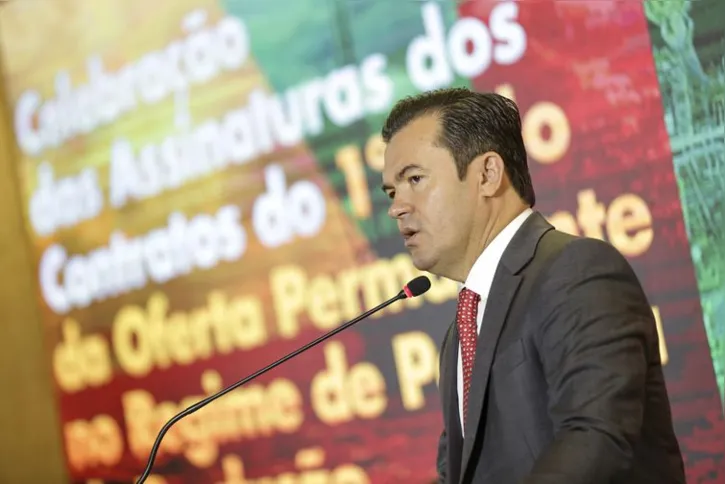 Imagem ilustrativa da imagem Governo assina contratos de exploração nas bacias de Campos e Santos