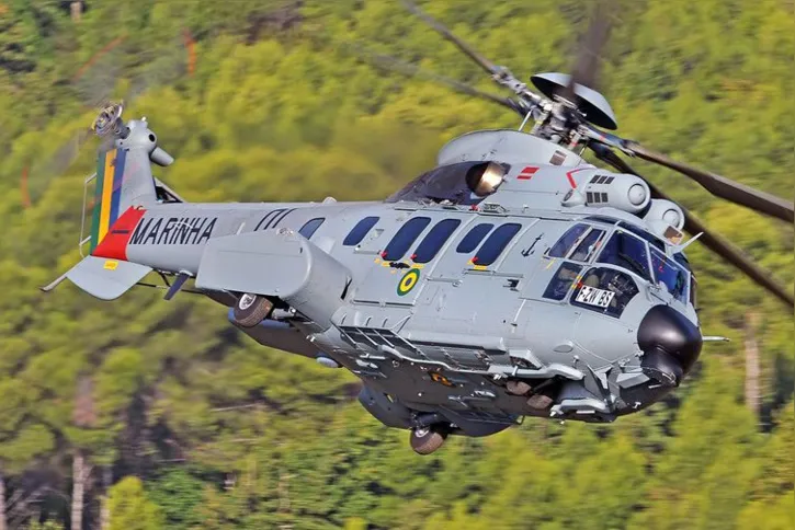 Imagem ilustrativa da imagem Ministro da Defesa visita local da queda de helicóptero da Marinha