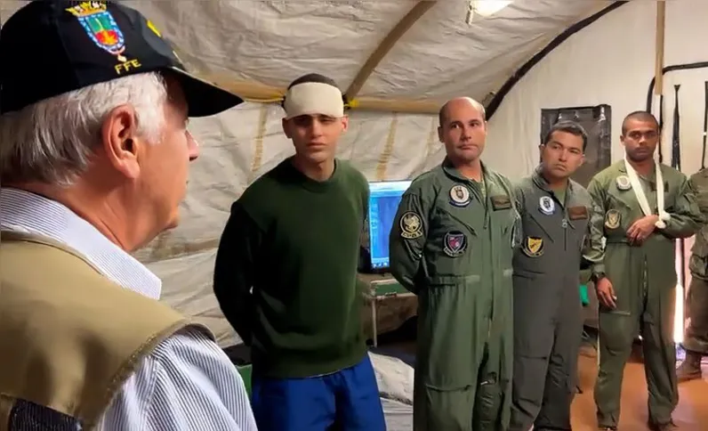 Imagem ilustrativa da imagem Ministro da Defesa visita local da queda de helicóptero da Marinha
