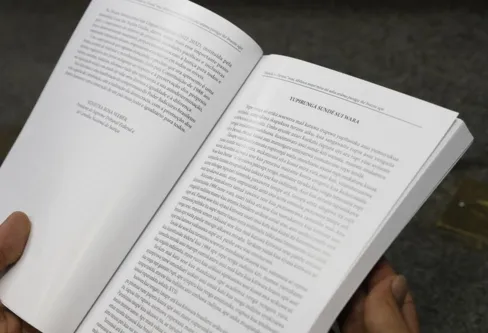 Imagem descritiva da notícia Biblioteca Nacional recebe Constituição de 1988 em nheengatu