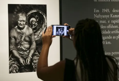 Imagem descritiva da notícia Exposição em Brasília reúne 150 fotografias de Sebastião Salgado