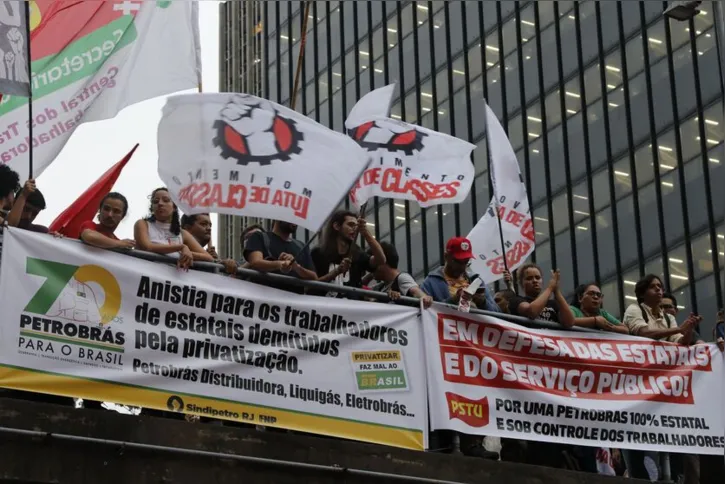 Imagem ilustrativa da imagem Ato pela Petrobras e pelas estatais reúne diversas categorias no Rio