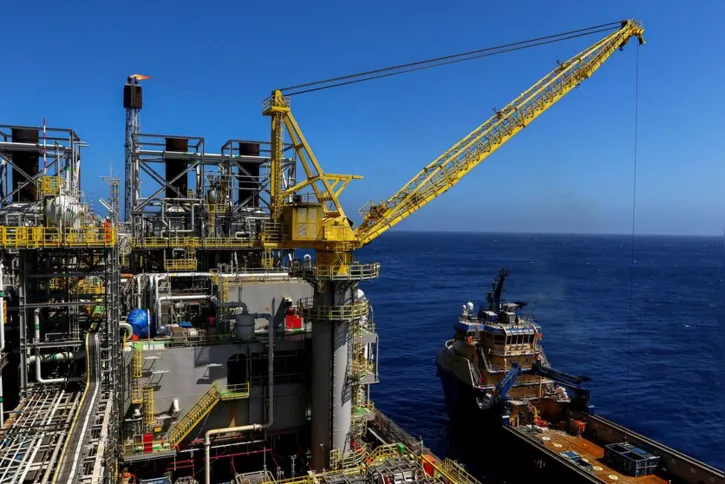 Imagem ilustrativa da imagem Plataforma de petróleo: saiba como é o dia a dia na "Avenida Brasil"