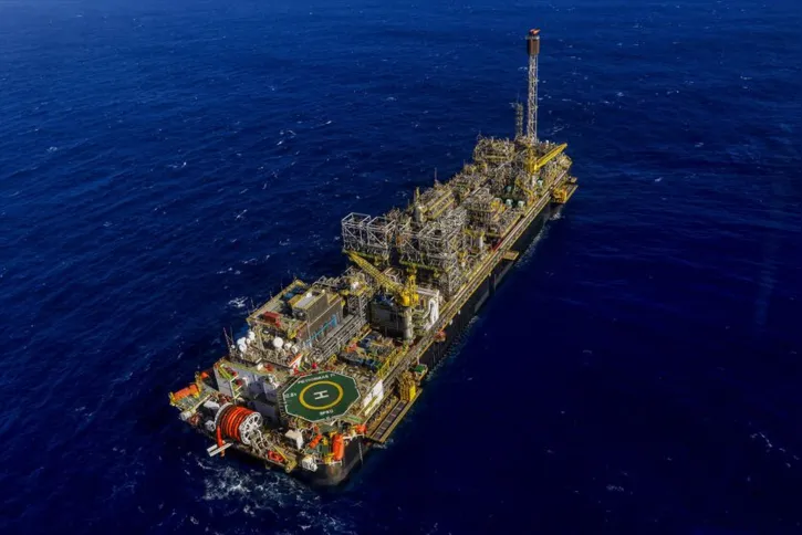 Imagem ilustrativa da imagem Plataforma de petróleo: saiba como é o dia a dia na "Avenida Brasil"