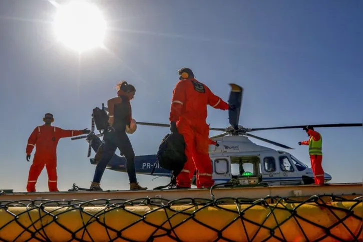 Imagem ilustrativa da imagem Plataforma de petróleo: saiba como é o dia a dia na "Avenida Brasil"