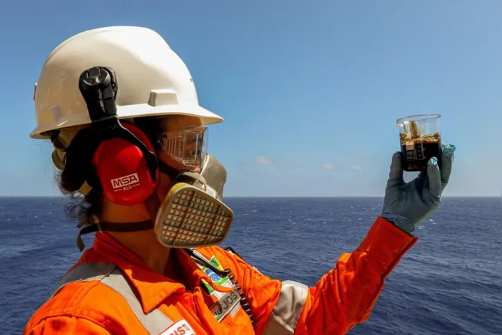 Imagem ilustrativa da imagem Plataforma de petróleo: saiba como é o dia a dia na "Avenida Brasil"