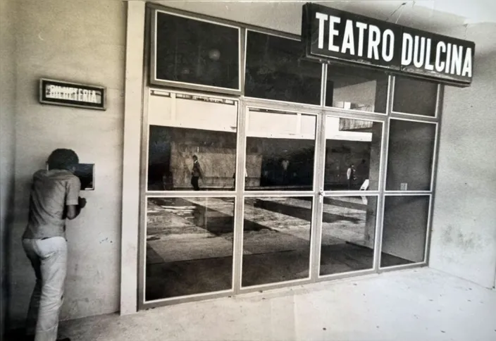 Imagem ilustrativa da imagem Teatro Dulcina, que escapou de leilão, guarda tesouro cultural