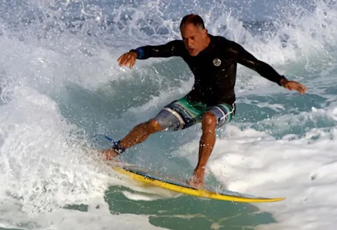Imagem descritiva da notícia Boas ondas e "experiências" são combo para atrair surfistas ao Brasil
