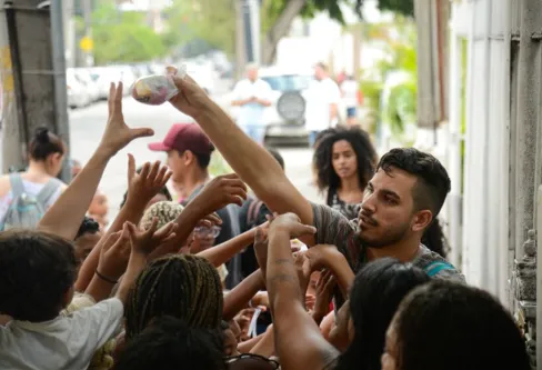 Imagem descritiva da notícia Cariocas festejam São Cosme e São Damião com distribuição de doces
