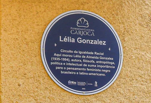 Imagem descritiva da notícia Casa onde viveu Lélia Gonzalez recebe placa em sua homenagem