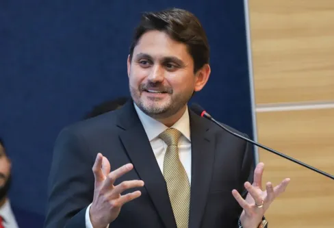 Imagem descritiva da notícia Governo cria normas para compartilhamento de postes de energia