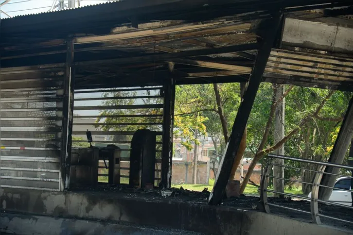 Imagem ilustrativa da imagem Prefeito do Rio divulga vídeo com flagrante de incêndio criminoso