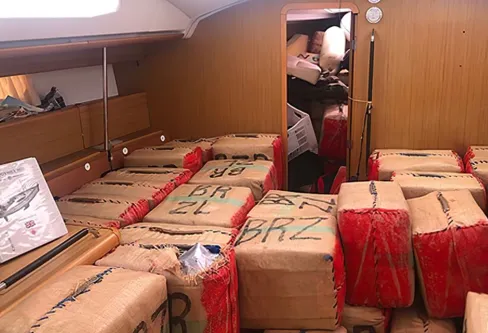 Imagem descritiva da notícia Marinha e PF encontram 2 toneladas de haxixe em veleiro na Bahia