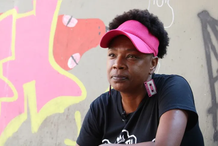 Imagem ilustrativa da imagem Rapper Sharylaine luta para abrir caminho para mulheres no hip hop