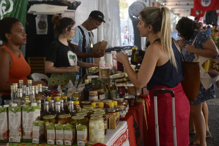 Imagem ilustrativa da imagem Alimentos saudáveis e reforma agrária: RJ recebe 15ª Feira do MST
