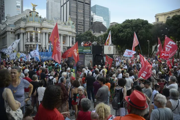 Imagem ilustrativa da imagem Ato no Rio defende democracia e pede punição para golpistas do 8/1