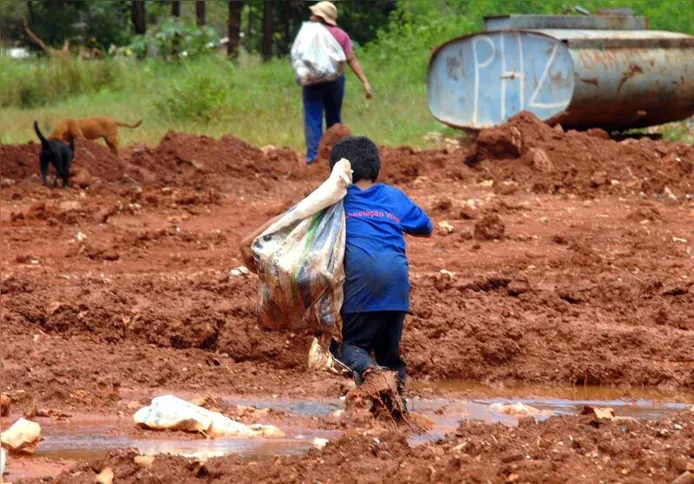 Imagem ilustrativa da imagem Trabalho infantil cresceu no governo Bolsonaro, diz pesquisa do IBGE