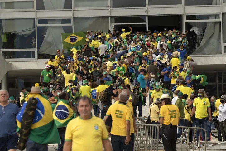 Imagem ilustrativa da imagem Um ano após tentativa de golpe, STF mantém 66 presos