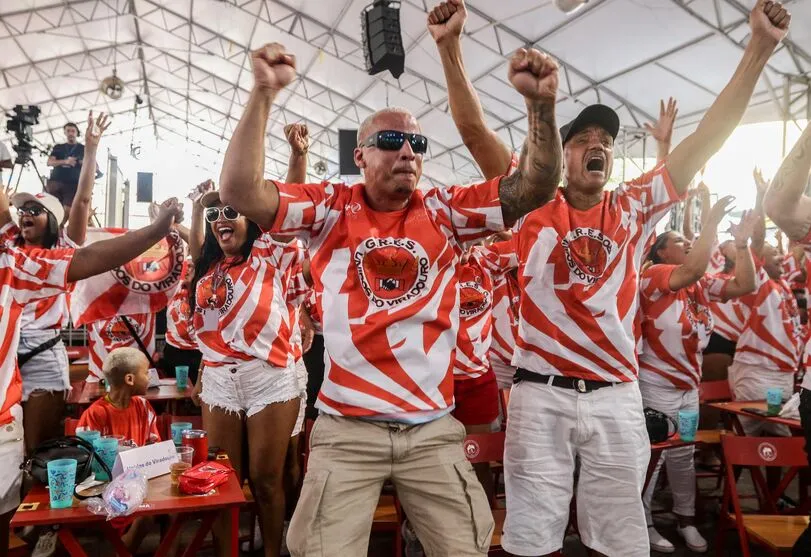 Imagem descritiva da notícia Nos 40 anos da Sapucaí, Viradouro é campeã do carnaval do Rio