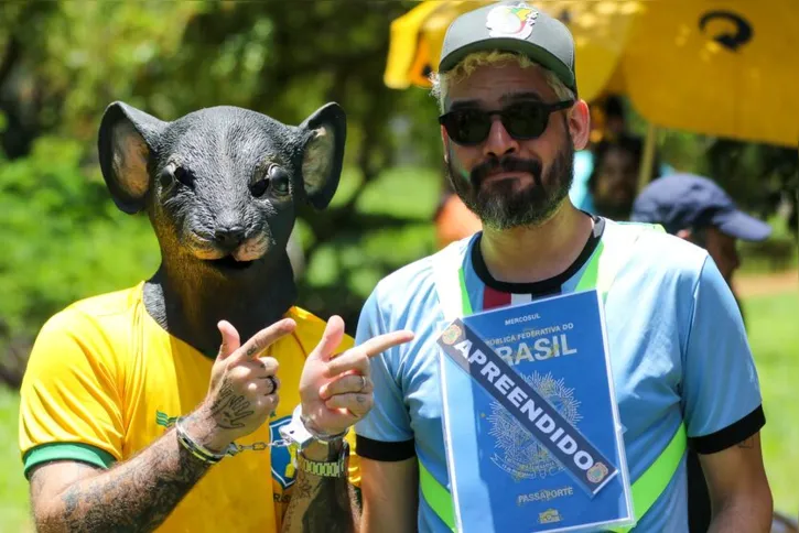 Imagem ilustrativa da imagem Brasilienses ocupam as ruas da capital no bloco Calango Careta