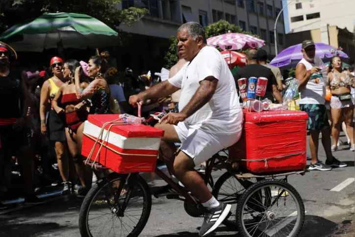 Imagem ilustrativa da imagem “Carnaval é o nosso 13º salário”, diz liderança de camelôs