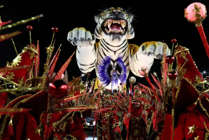 Imagem ilustrativa da imagem Iluminação cênica deu show nos desfiles do Grupo Especial do Rio