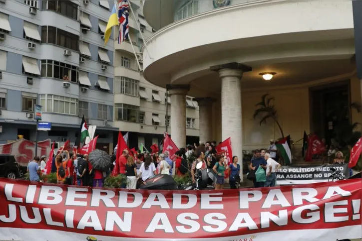 Imagem ilustrativa da imagem Manifestação no Rio pede liberdade para Julian Assange