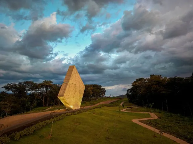 Imagem ilustrativa da imagem Memorial atrasa inauguração por impasse entre atingidos e mineradora