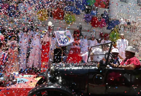 Imagem descritiva da notícia Rei Momo recebe chave da cidade e abre oficialmente carnaval no Rio