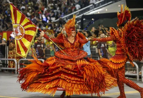 Imagem descritiva da notícia Veja imagens do segundo dia de desfile do carnaval de São Paulo