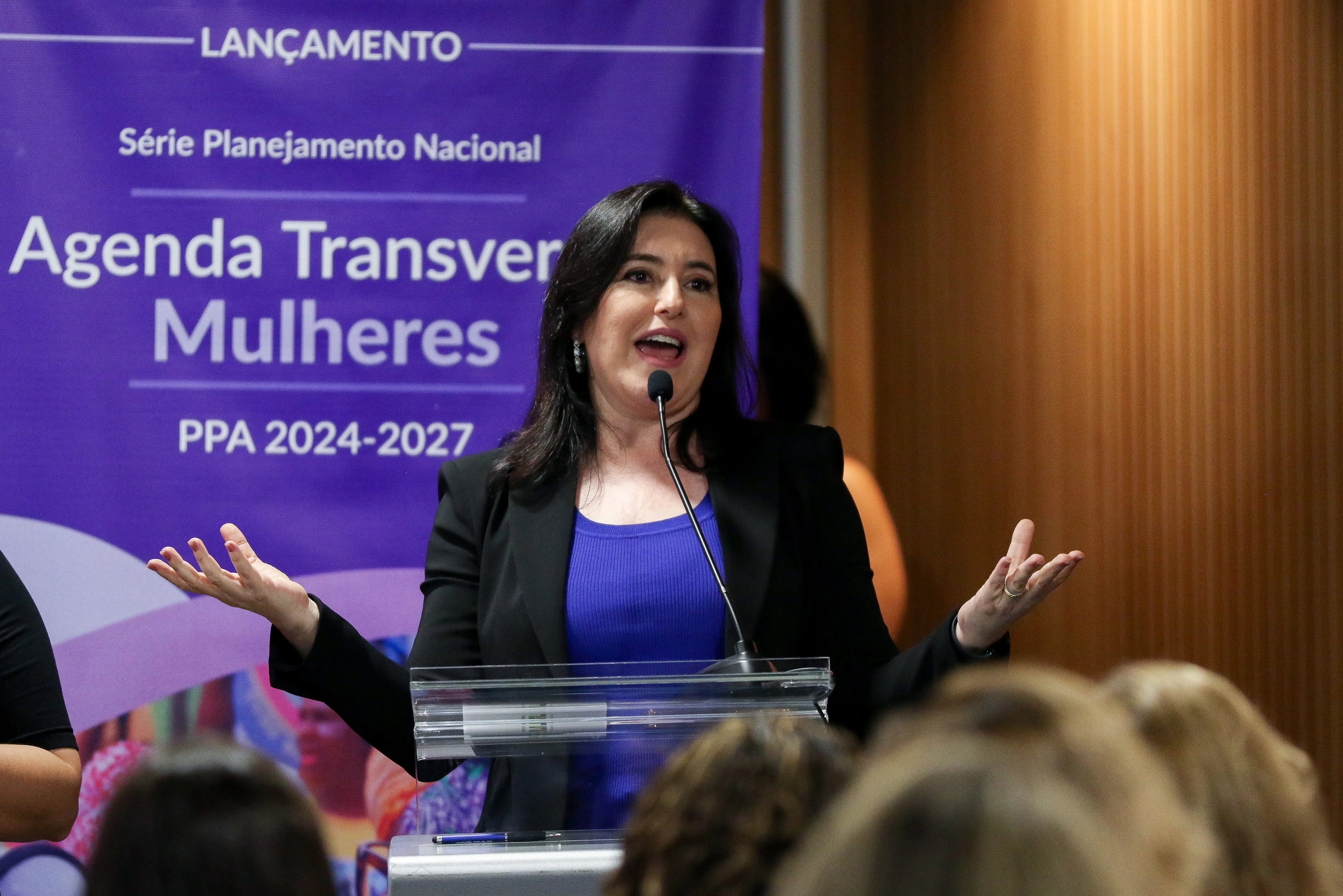 Imagem descritiva da notícia Plano prevê reduzir em 10% diferença salarial entre homens e mulheres