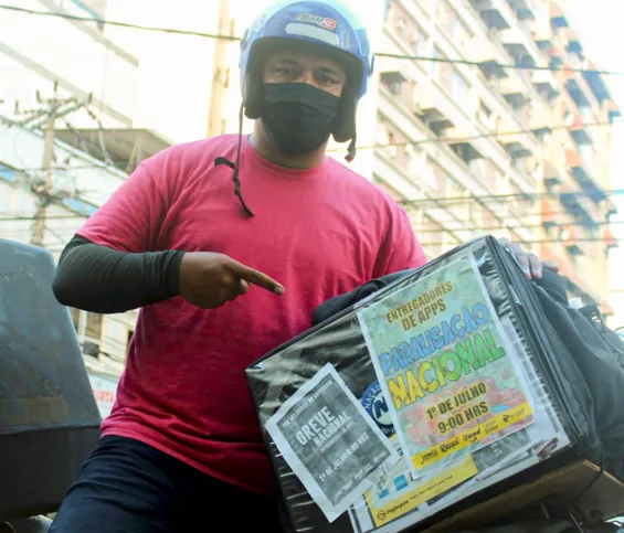 Imagem ilustrativa da imagem “Clientes nos confundem com garçons”, reclama entregador de aplicativo