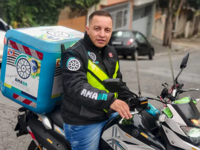 Imagem ilustrativa da imagem “Clientes nos confundem com garçons”, reclama entregador de aplicativo