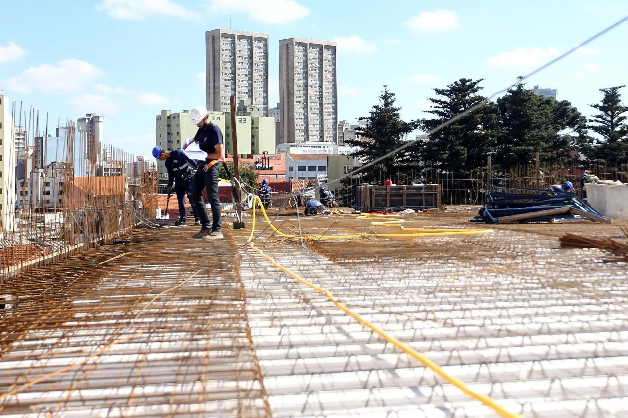 Construção civil e pesada emprega mais de 183 mil trabalhadores no Paraná