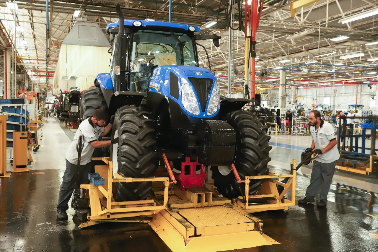 Governador Carlos Massa Ratinho Junior durante visita a fábrica da New Holland. - Curitiba, 25/05/2019 - Foto: Rodrigo Félix Leal/ANPr