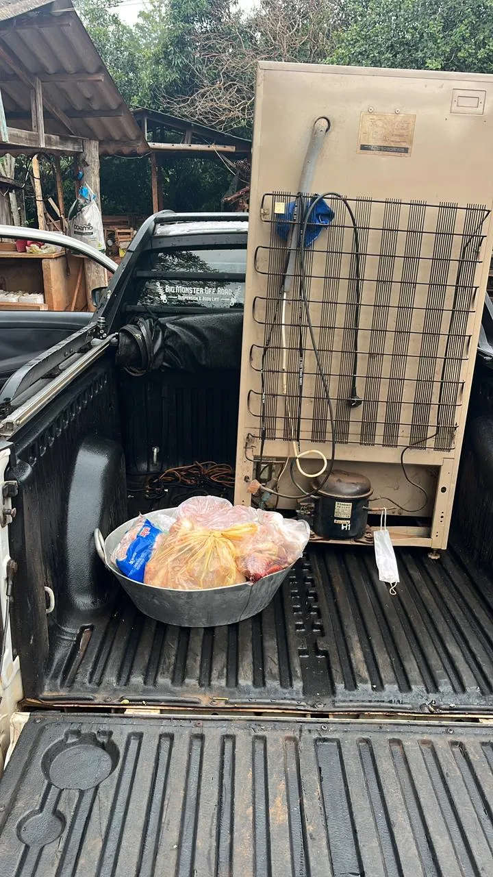 Moradores levaram carnes e fr