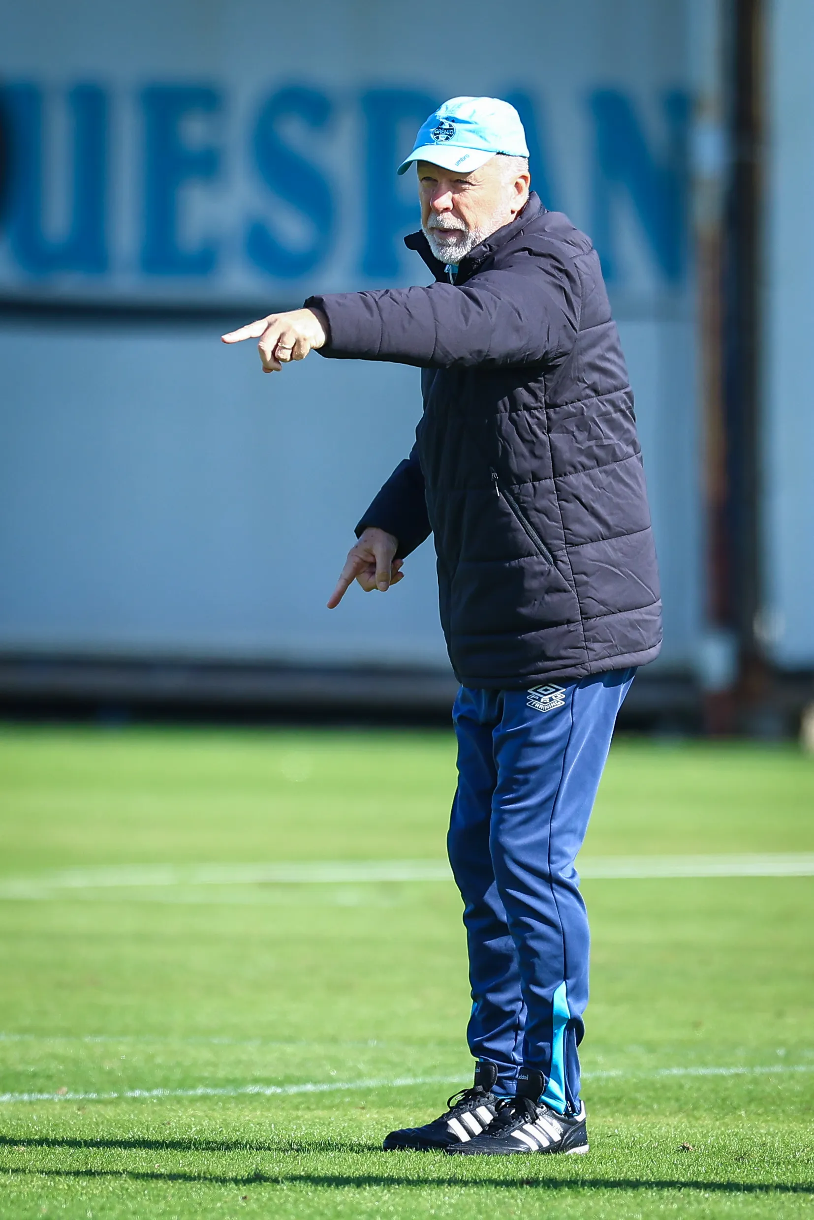 RS - FUTEBOL/ TREINO GREMIO 2025 - ESPORTES - Jogadores do Gremio realizam treino técnico durante a manha desta sexta-feira, no CT Luiz Carvalho, na preparação para a partida valida pelo Campeonato Brasileiro 2025. FOTO: LUCAS UEBEL/GREMIO FBPA