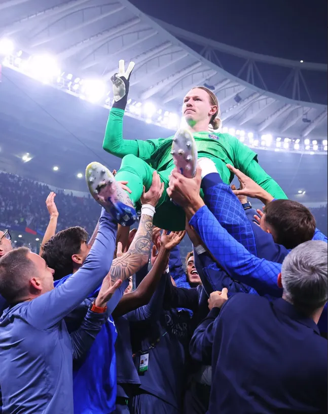 Desde o início, o PSG controlou a partida com forte marcação e maior posse de bola