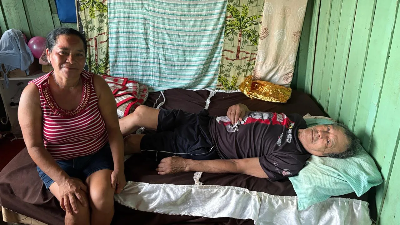 Neuza dos Santos, de 53 anos, que cuida do marido, de 69: "Quando recebi pela primeira vez, chorei"