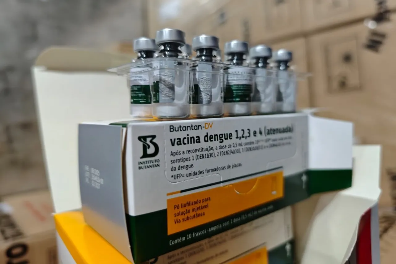 O imunizante, 100% nacional, é produzido pelo Instituto Butantan