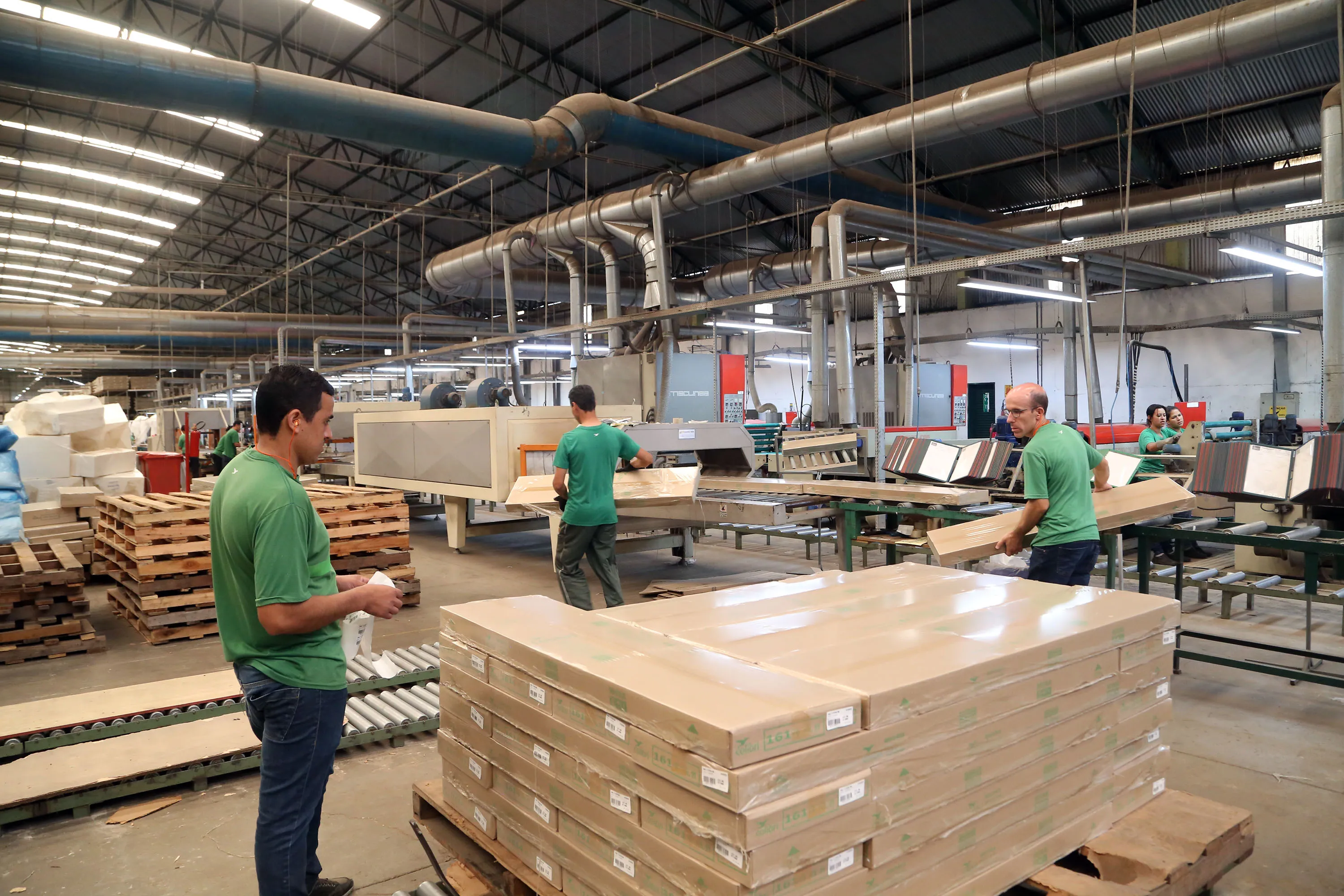 José Lopes Aquino da Colibri Móveis, empresa de Arapongas.

Foto Gilson Abreu/AEN