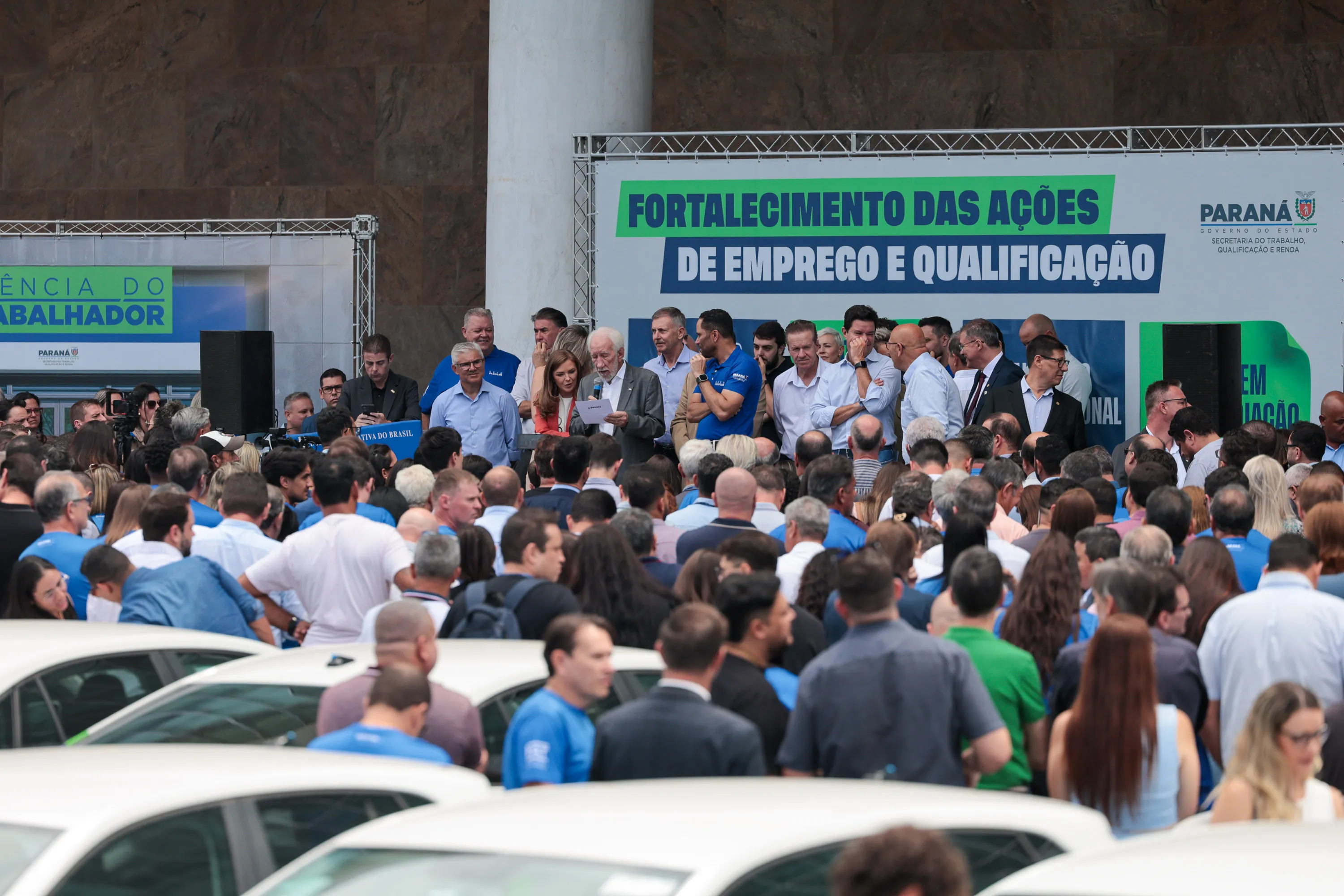 O vice-governador Darci Piana e o  secretário de Trabalho, Qualificação e Renda, Do Carmo. entregam nesta segunda-feira (23) 237 veículos para as Agências do Trabalhador do Paraná