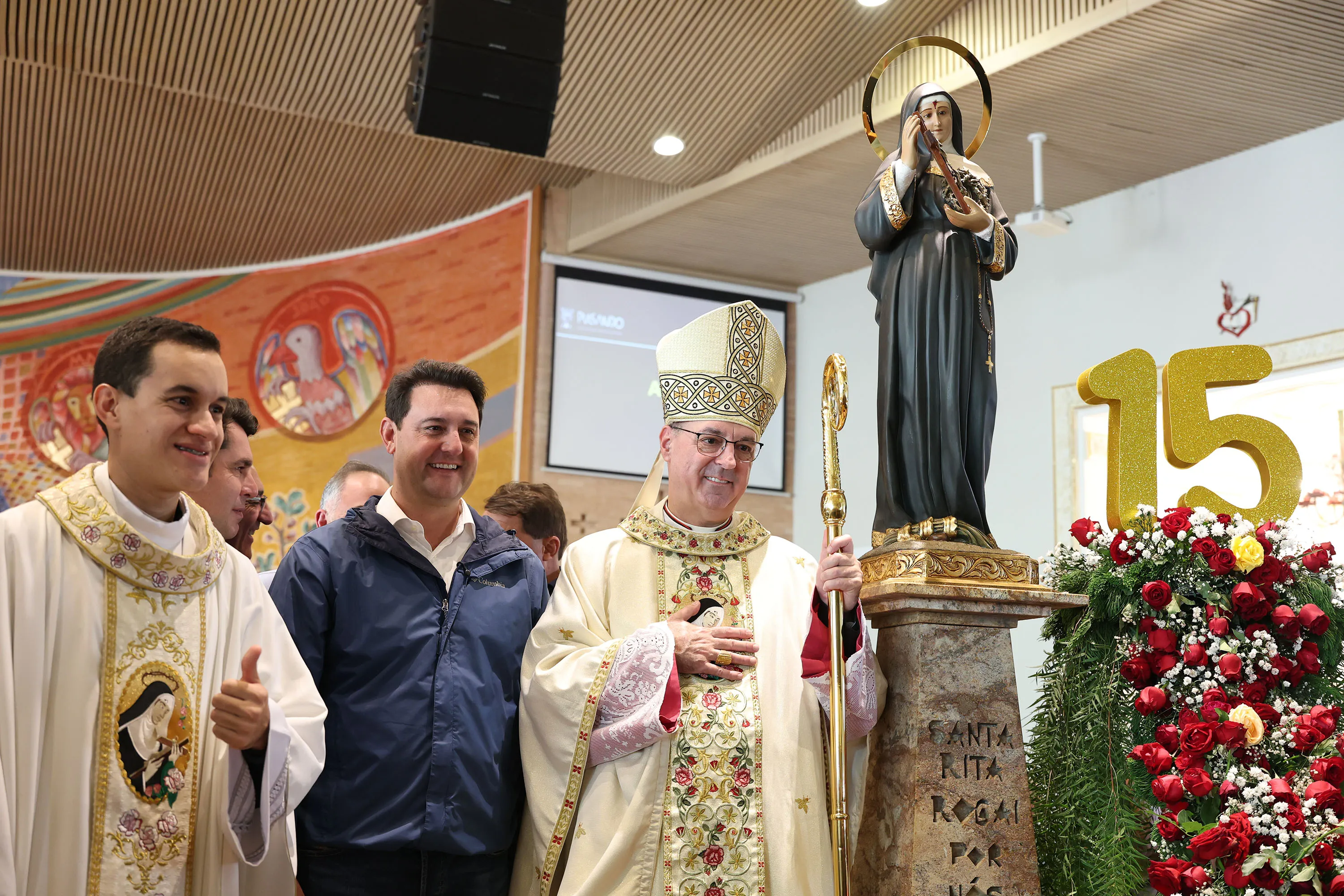 Governador Carlos Massa Ratinho Junior participou da missa solene presidida pelo bispo Dom Carlos José de Oliveira