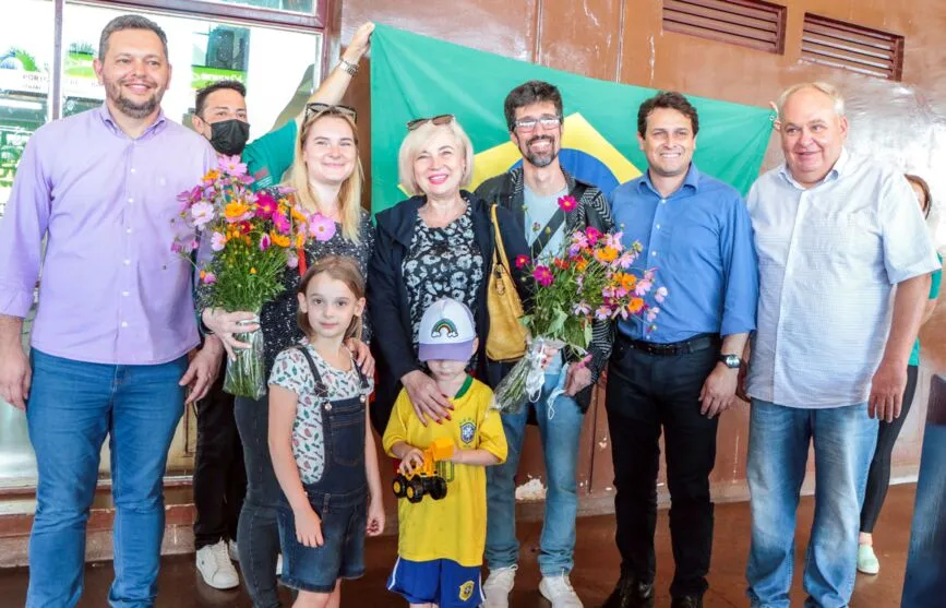 Família foi recepcionada ontem pelo prefeito Junior da Femac no Terminal Rodoviário