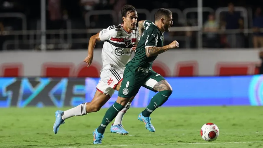 Igor Gomes, do São Paulo, e Zé Rafael, do Palmeiras, no último confronto entre as equipes  FOTO: CESAR GRECO/PALMEIRAS