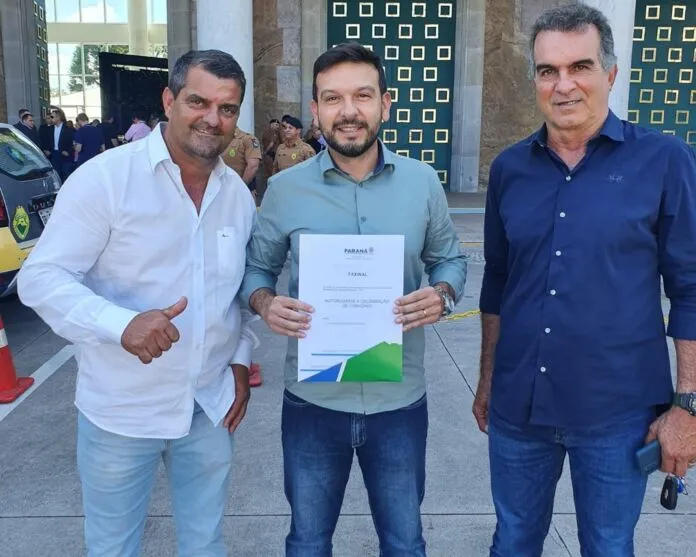 Vereador Katarino, secretário municipal Vinícius Theodorovicz e o prefeito Gallo, de Faxinal