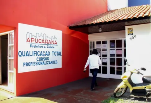 Imagem descritiva da notícia Apucarana inscreve para curso de costura industrial de boné