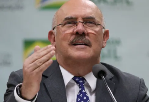 Imagem descritiva da notícia Ministro é exonerado e presidente da Petrobras vai ser substituído