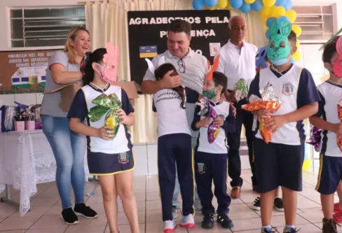 Imagem descritiva da notícia Arapongas entrega ovos de Páscoa nas escolas