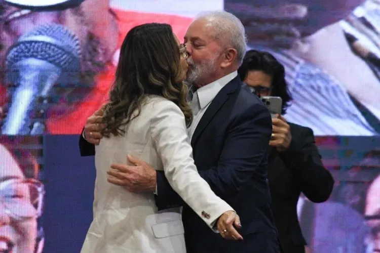 Imagem descritiva da notícia Lula se casa com Janja em São Paulo
